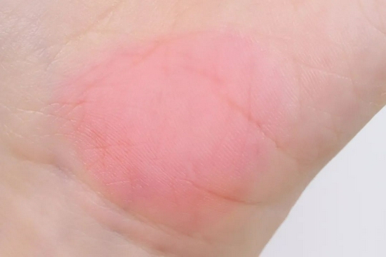 ysl蜜桃色6696_雅诗兰黛569号口红显白测评_YSL1966吸烟装口红色号试色